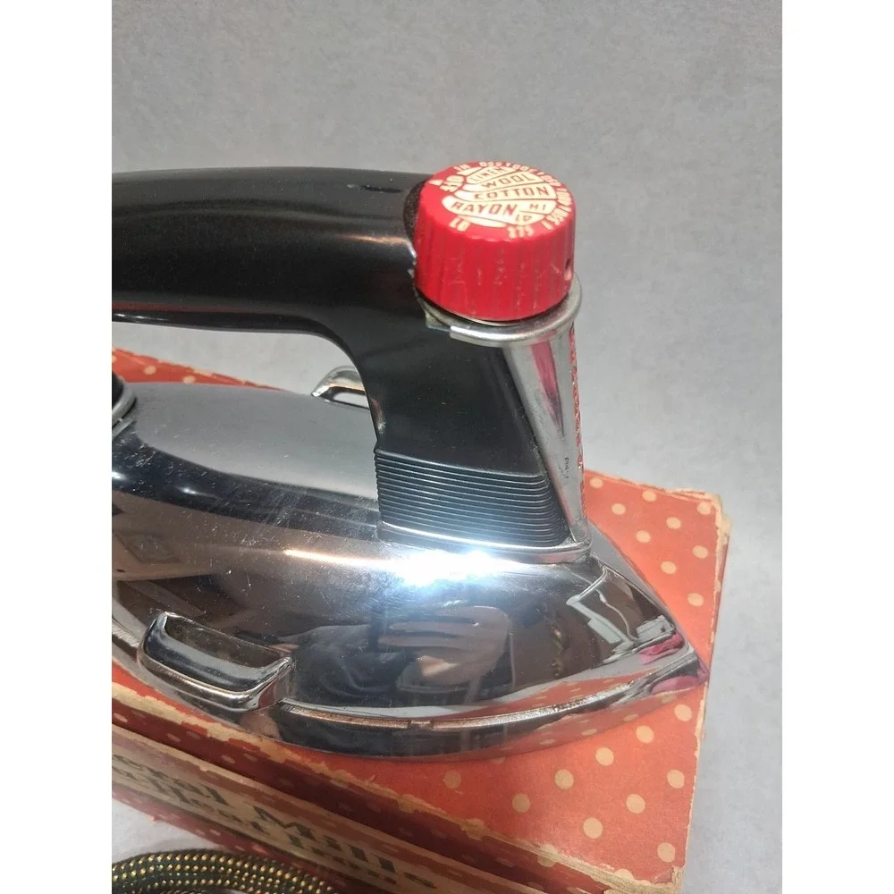 General Mills Tru-Heat Iron Betty Crocker Model GM 1B Vintage 1940s Working